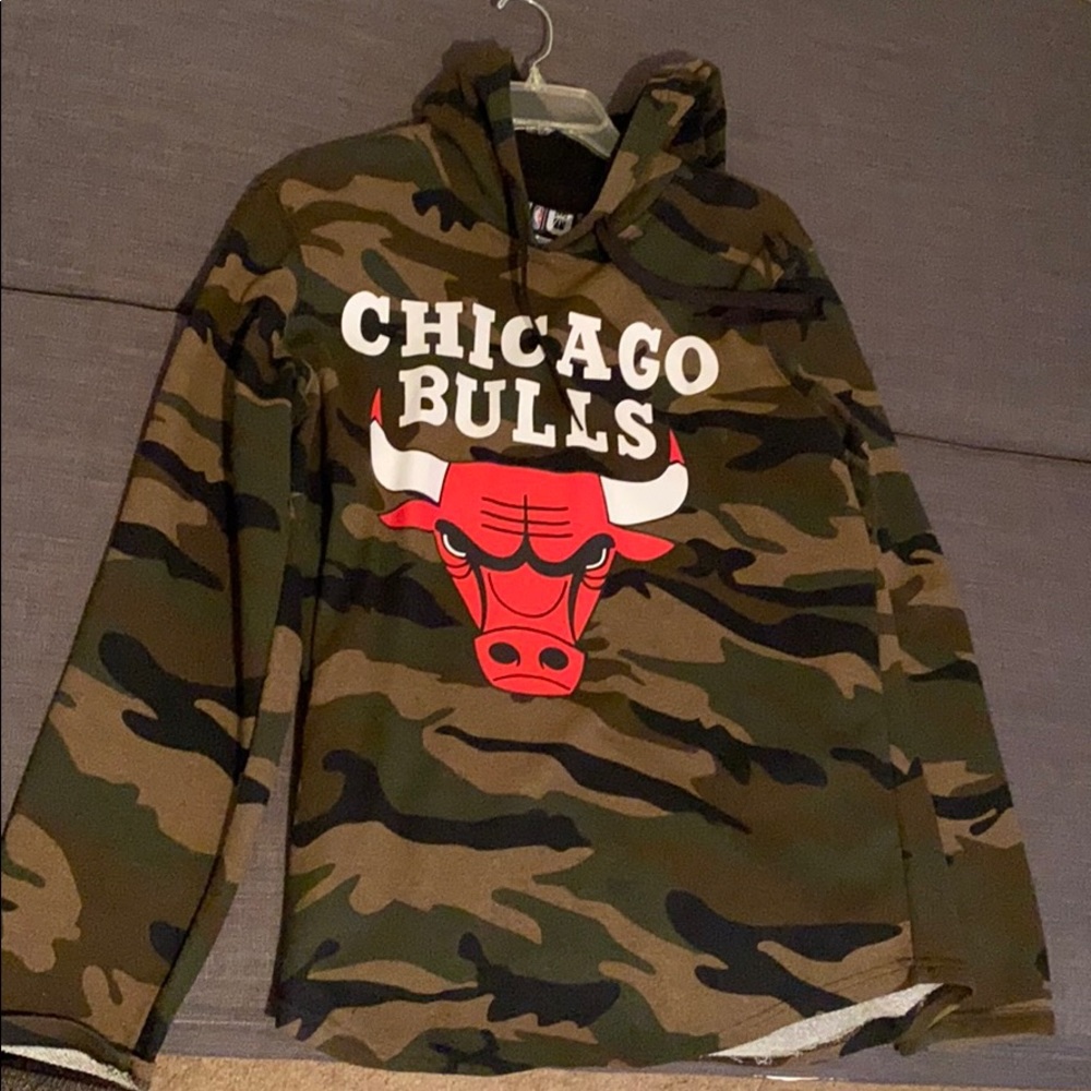 Bulls Camo Hoodie Medium